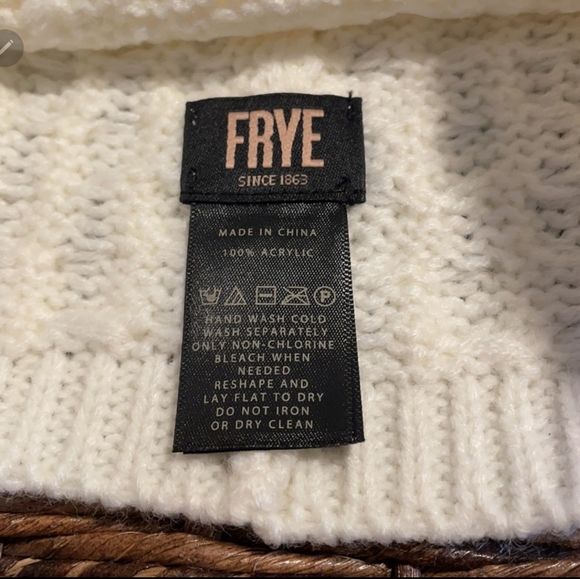 FRYE Woman's Classic Beanie - Picture 8 of 11